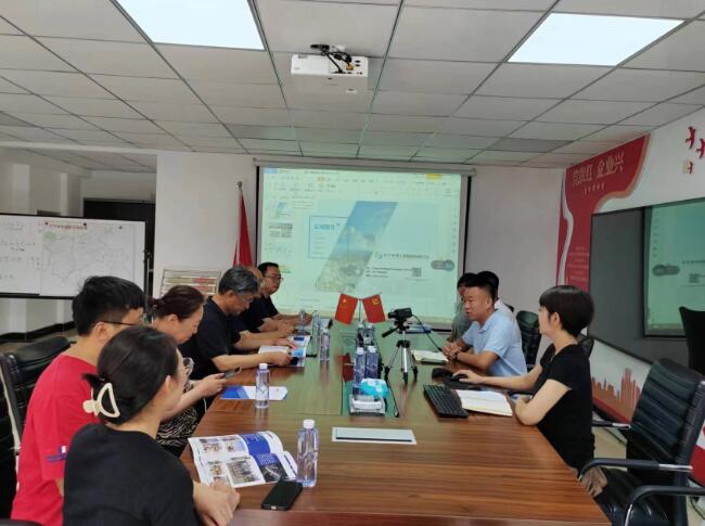 遼寧省測繪地理信息學會理事長楊國范、秘書長高振東一行到公司參觀指導